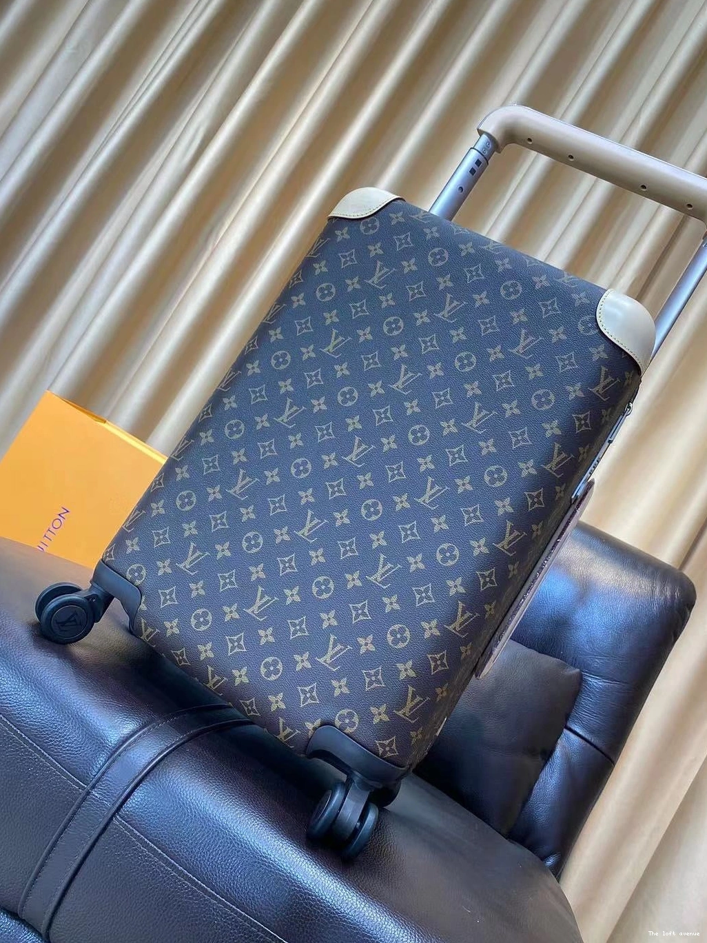 55 CUSTOM CABIN HORIZON MONOGRAM SUITCASE 37L 0802